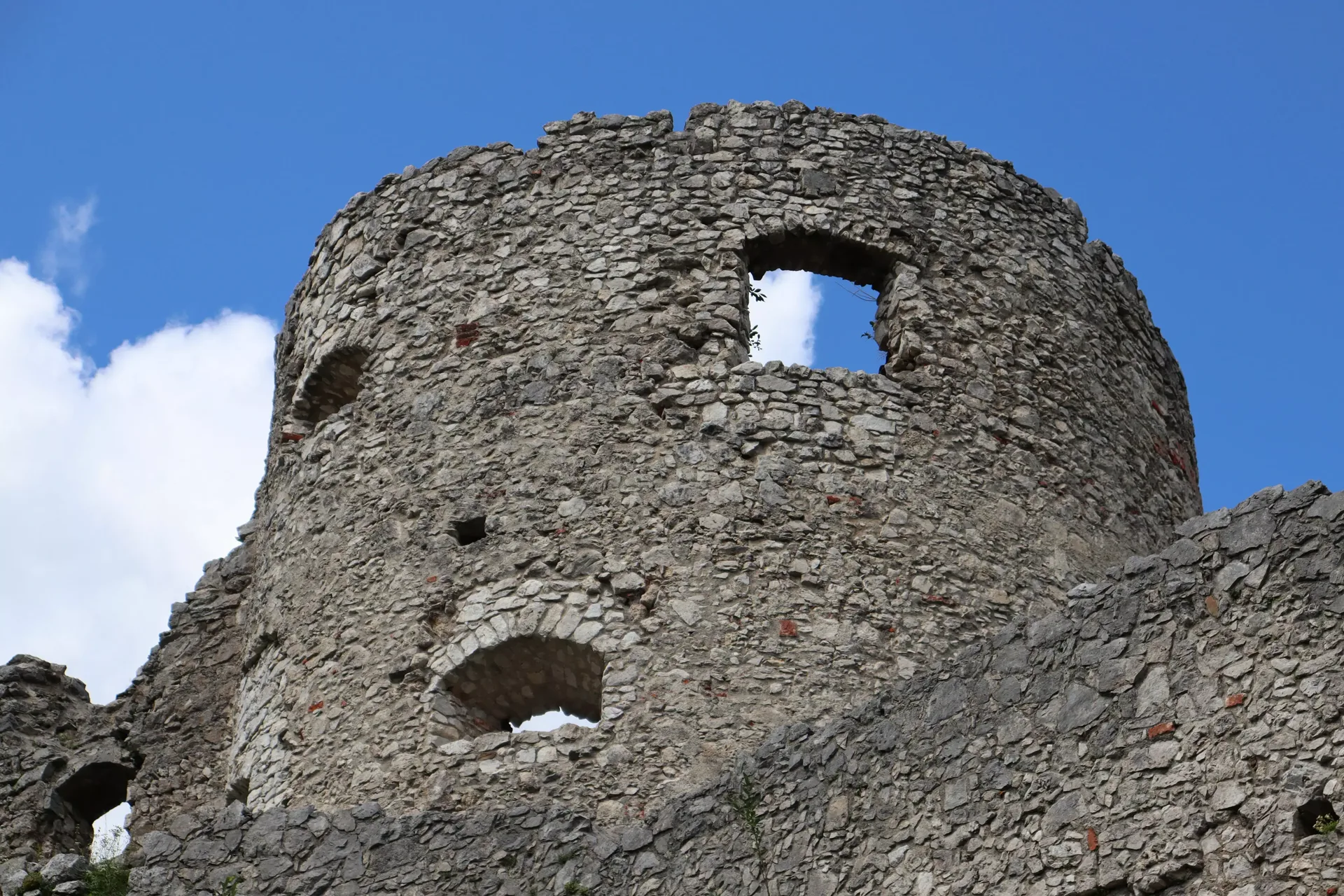 Historische Details der Burg Ehrenberg in Reutte, Tirol