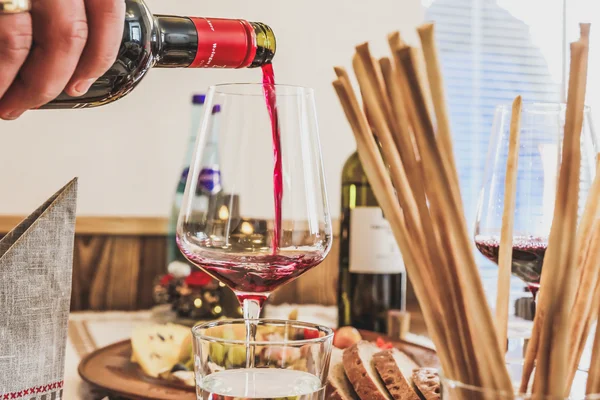 Wein wird eingescheckt zur Jause im Ur-Genuss