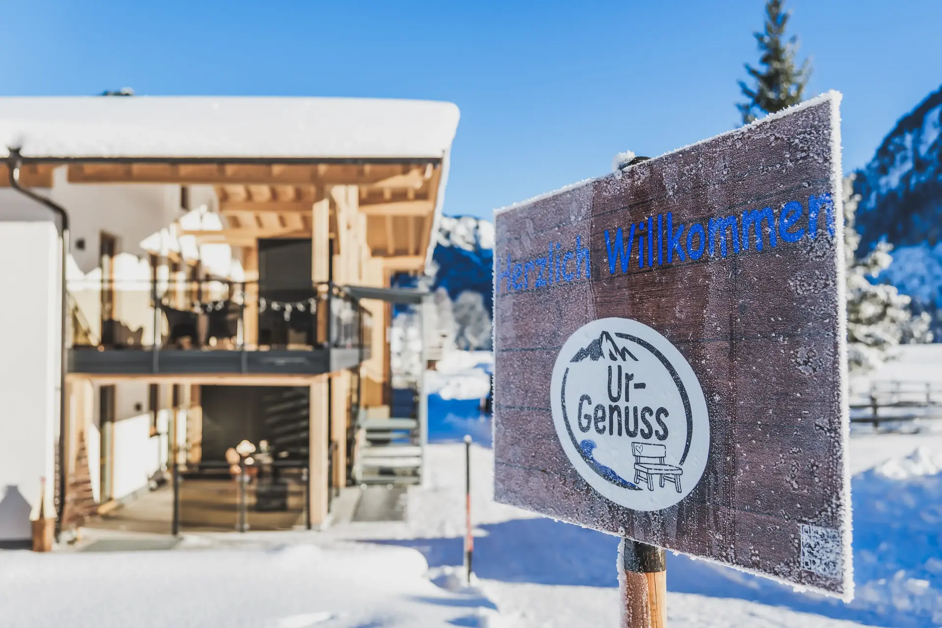 Urgenuss Außenansicht im Winter Zugspitz Arena
